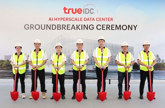 Photo officielle de la ceremonie de lancement du projet mega data center True IDC dans l'EEC